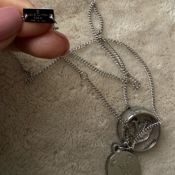 Louis Vuitton necklace - Picture 6 of 6
